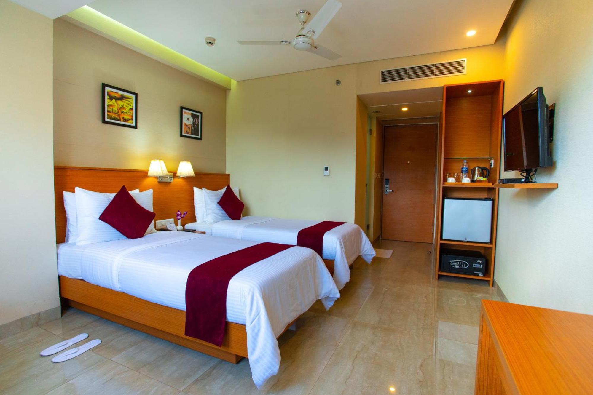 Classic Grande,A Member Of Radisson Imphal Exterior photo