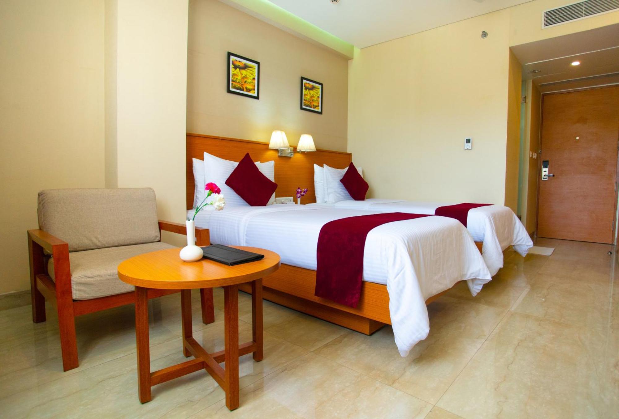 Classic Grande,A Member Of Radisson Imphal Exterior photo